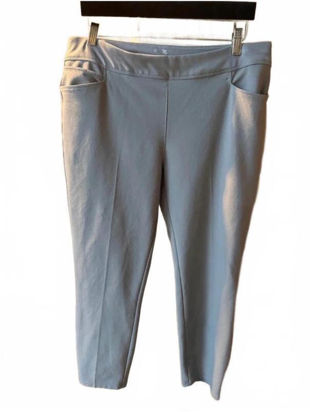 Light Gray Cropped Pants with Front Pockets